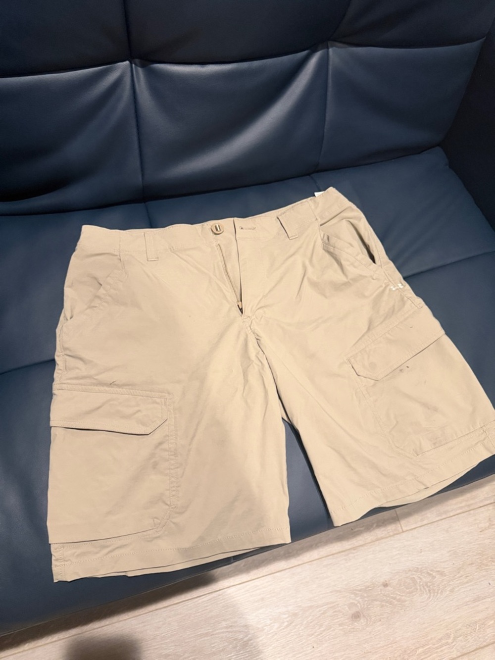 Men's Cargo Shorts in Khaki - Lightweight Summer Shorts Under Armor Sz 36